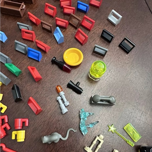 LEGO Over 300 Minifigure Accessories Tools Backpacks Suitcases, ... - Picture 4 of 9